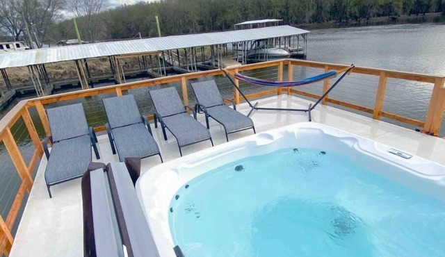 Custom Floating Cabin on Mississippi River backwater with a HOT TUB! in East Dubuque