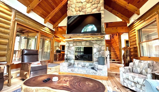Custom River Front Property on 10 Acres, Sleeps 19