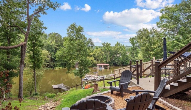 Day Dreamer- Perfect getaway on beautiful Smith Lake!