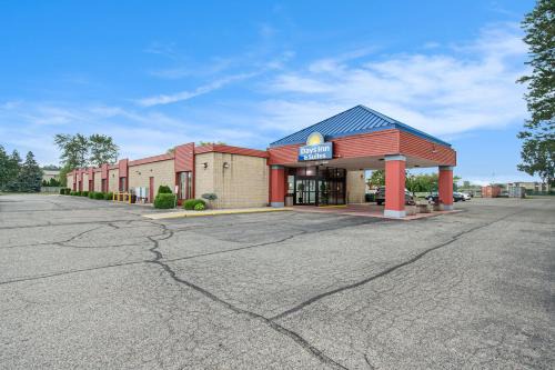 Days Inn & Suites by Wyndham Mt Pleasant