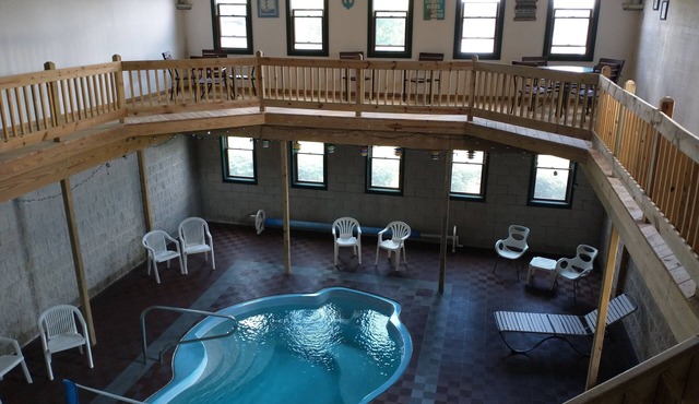 Deluxe 6000sqft LakeHouse,Indoor Pool,Sandy Beach,on 2acres,Pontoon,Kayaks,Docks