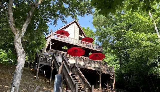 Deluxe Cabin with Three Stunning Decks for a Group Getaway on Norris Lake, Tennessee