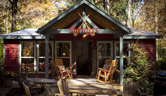 Designer 1880s Log Cabin - 2 Private King Suites - Walk to Mentone