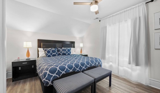 Detroit Getaway: 2-bedroom Apartment for 7 & Wifi