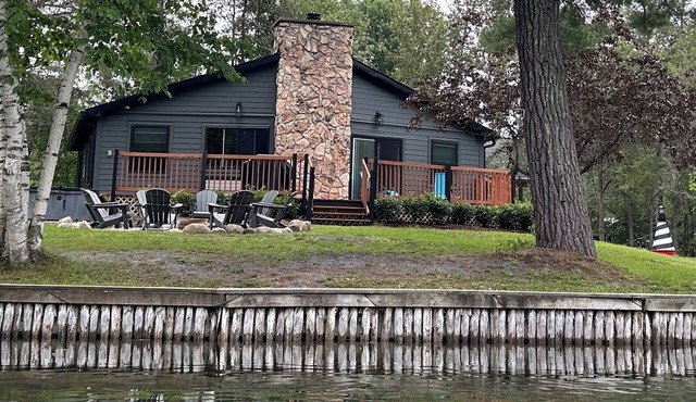 Devils Elbow Cottage on Crooked River with HOT TUB! Ski and Golf nearby!