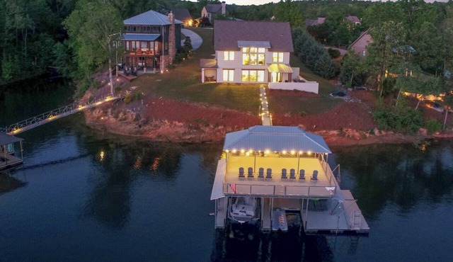 Dock & Awe - stunning 4-bedroom, 4-bath lakefront retreat