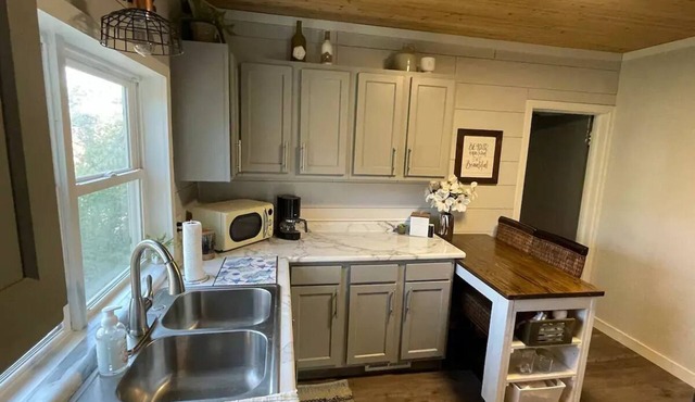 Dog Friendly 2 Bedroom Upper Unit in Iron River