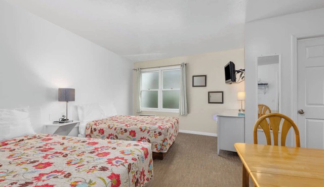 Double Bed Suite with Full Kitchen