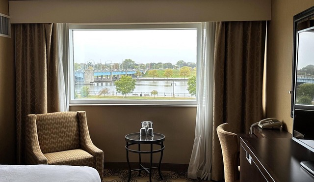 DoubleTree by Hilton Bay City - Riverfront