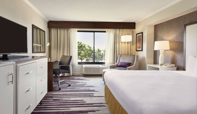 DoubleTree by Hilton Milwaukee - Brookfield in Brookfield