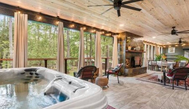 Downtown and Beach accessible Hot Tub + Firepit