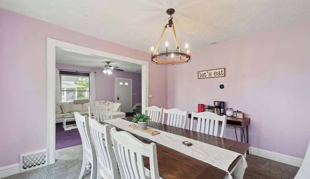 Downtown Doozy I 4Br I 1.5 Ba