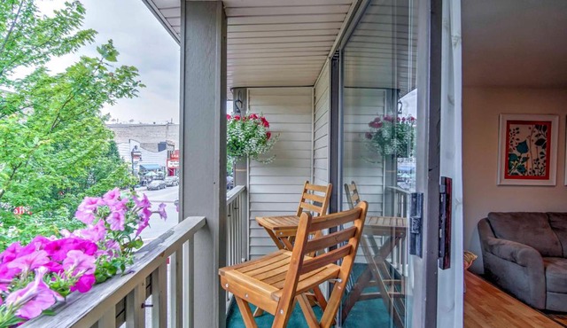 Downtown Grand Haven Apt < 1 Mi to Lake Michigan