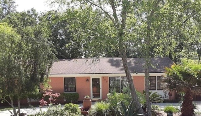 Downtown OS. Quite & Walkable. 2 Sm Pets. Refurbished. GolfCart Rental