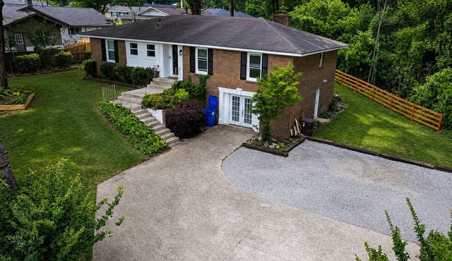 Downtown Prattville Home, near RTJ, 17 Springs, and Montgomery Whitewater!