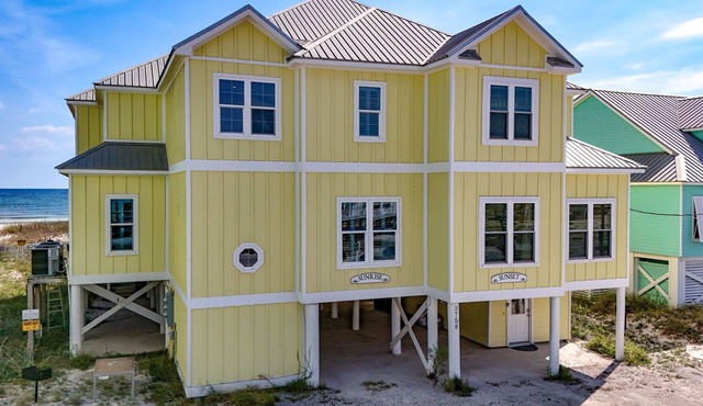 East Side Of Big Beautiful Beach Front Duplex With Private Pool