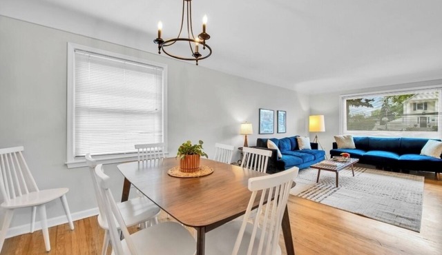 Elegant, Artsy Home in N. Royal Oak!