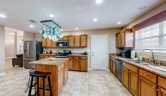 Elegant home with private pool, central AC, & washer/dryer - dog-friendly in Navarre