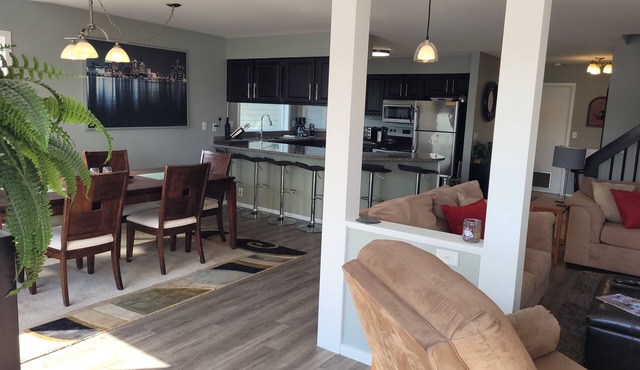 Elegant Lakefront-3BR/3BA-Sleeps 9-Fireplace-Free Kayaks-Pets Welcome-Specials!