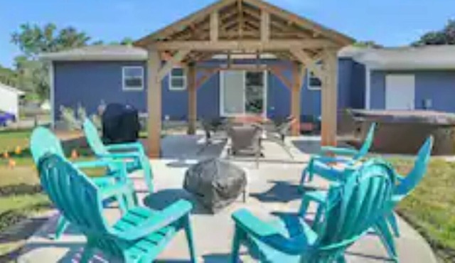 ELYSIUM * HotTub 4bed 2bath Near EVERYTHING!