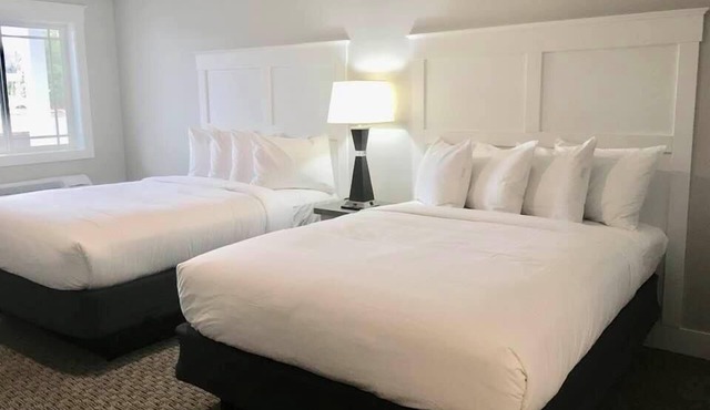 Empire Lakeshore Inn