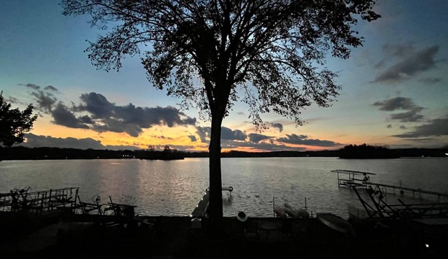 Enjoy Beautiful sunsets at a Lake Side Cottage