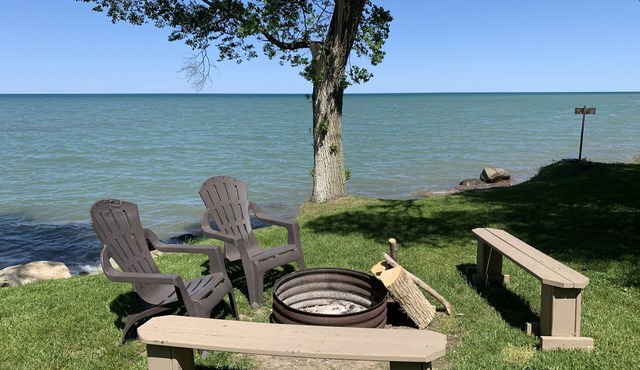 Enjoy the views at this Gorgeous Lakeside Get-away!