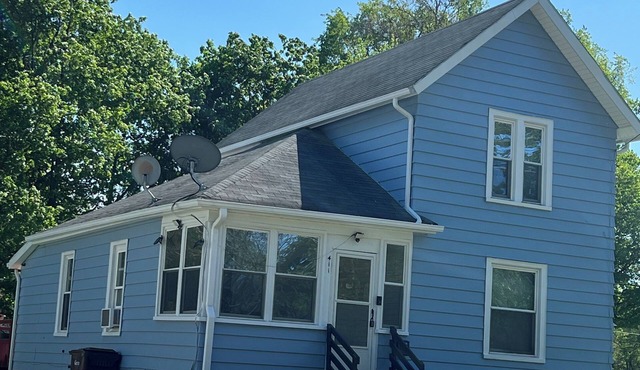 ENTIIRE HOUSE: Historic Charm with Modern Comforts .
