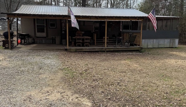 Escape to this perfect 3BR, 2BA spacious lakeside cabin!