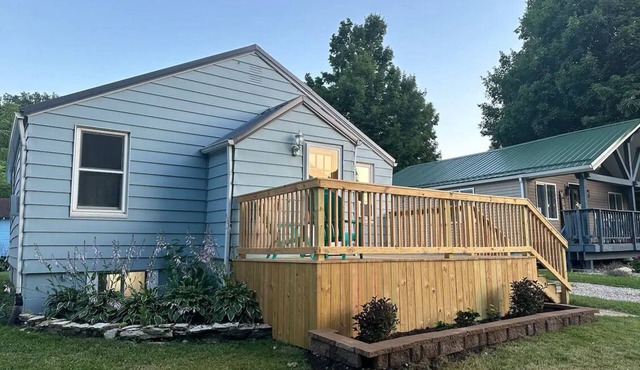 Escape to the Lake- Paddle Boards-Lake Access- Close to St. Joseph & South Haven