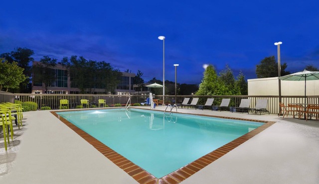 Experience Modern Room w/Free Breakfast, Parking & Seasonal Outdoor Pool