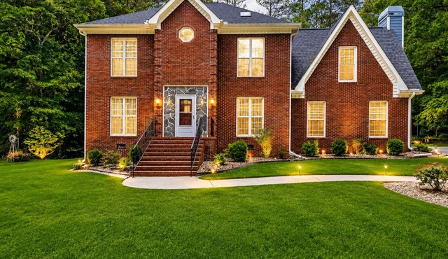 Fabulous 4-bedroom house with AC in charming Griffin