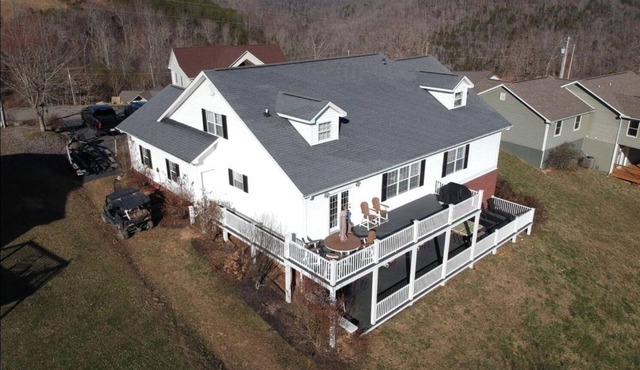 Falcons Crest @ Sugar Hollow (Huge home with Covered Slip and Reserved Parking)