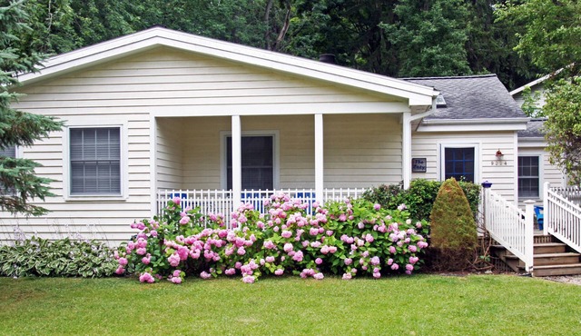 Fall Weekends Available! Private Beach Just Steps Away