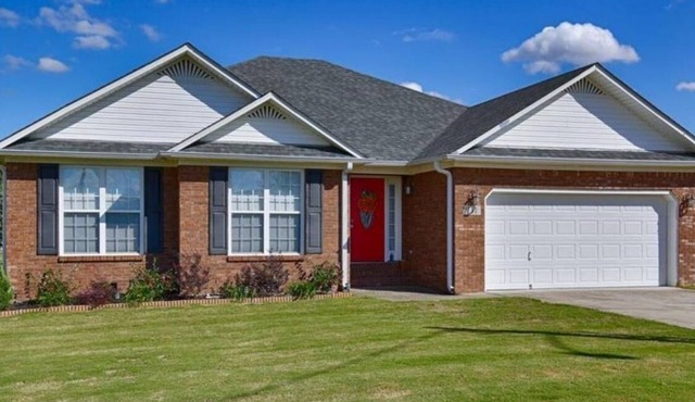 Family Friendly 3 BR-10 Min to RTJ -Screened Porch