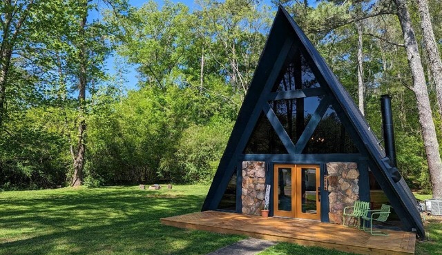 Family-Friendly Cabin with Lake Access!