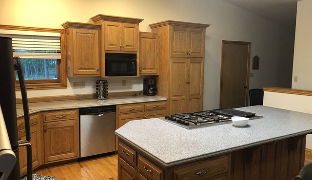 Family Fun! 5BR Home. Casino, Golf, Tubing, Pond!