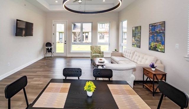 Family-sized luxury home in the heart of West Bloomfield