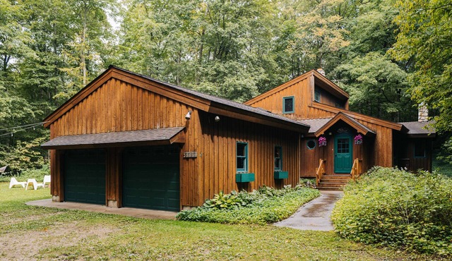 Finnwood - Idyllic Pet Friendly Woodland Retreat in Wine Country