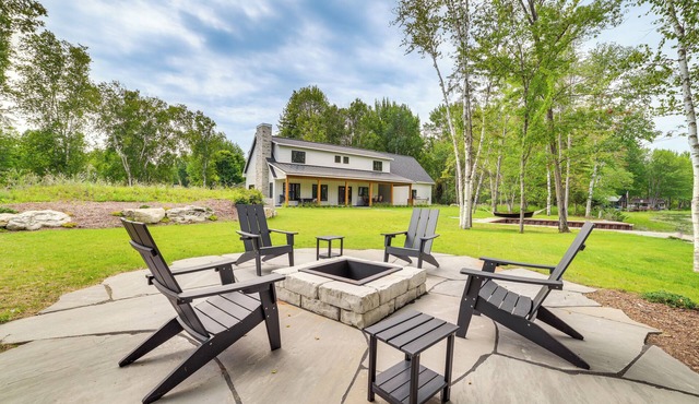 Fire Pit & Lake Views: Cozy Crooked River Retreat!