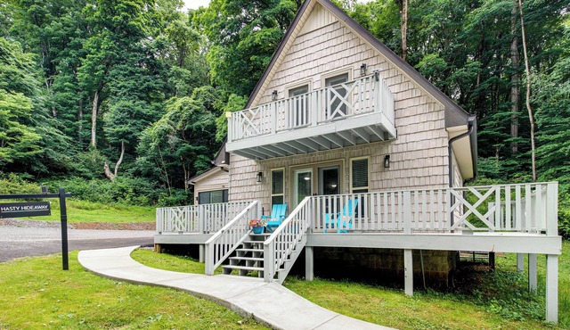 Fire Pit & Steps to Lake! Tims Ford Lake Retreat