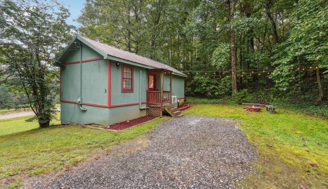 Firepit, Near Waterfalls| Private Getaway| Perfect for Couples!