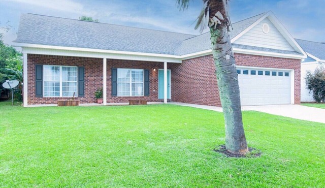 Foley Vacation or Monthly Stay Near OWA | Sleeps 12