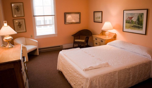 Fountain Point - Hotel Room 8