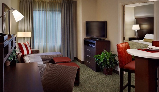 Free Breakfast Buffet. Pool Access. King Suite in a Great Location.
