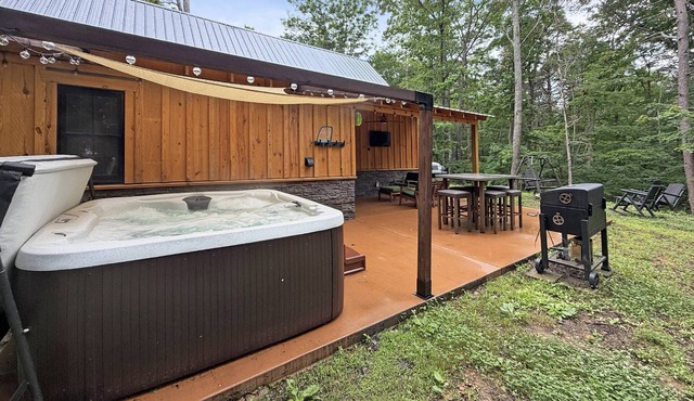 Free Ruby Falls Ticket & More -Hot Tub -Putt Putt-Firepit & Fireplace-2 mi to Cloudland Canyon