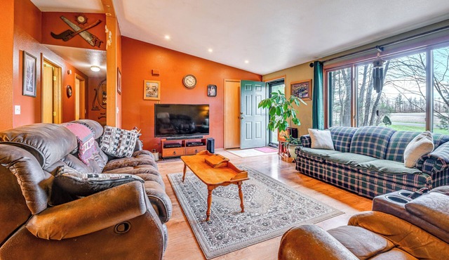 Furnished Deck w/Forested Views: Manawa Home!