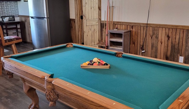 Garrett's Private Lake House with Horse Barn in wonderful Jamestown;