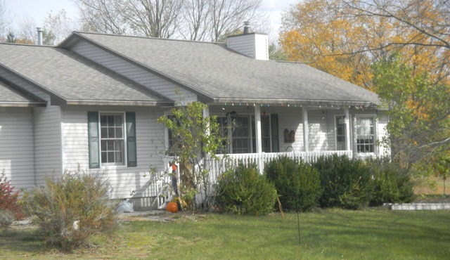 Gatehouse B&B one mile from Crystal Mountain Golf & SKI Resort and Kayak launch