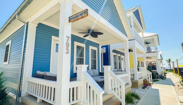 Glistening Gem: Lakeside Cottage